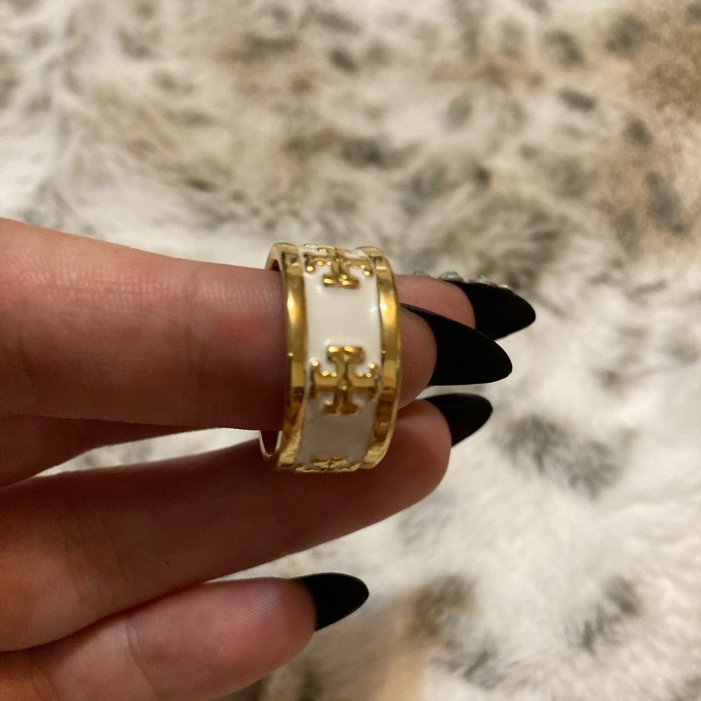 Size 7 Tory Burch Ring White & Gold Tone New - Picture 8 of 9